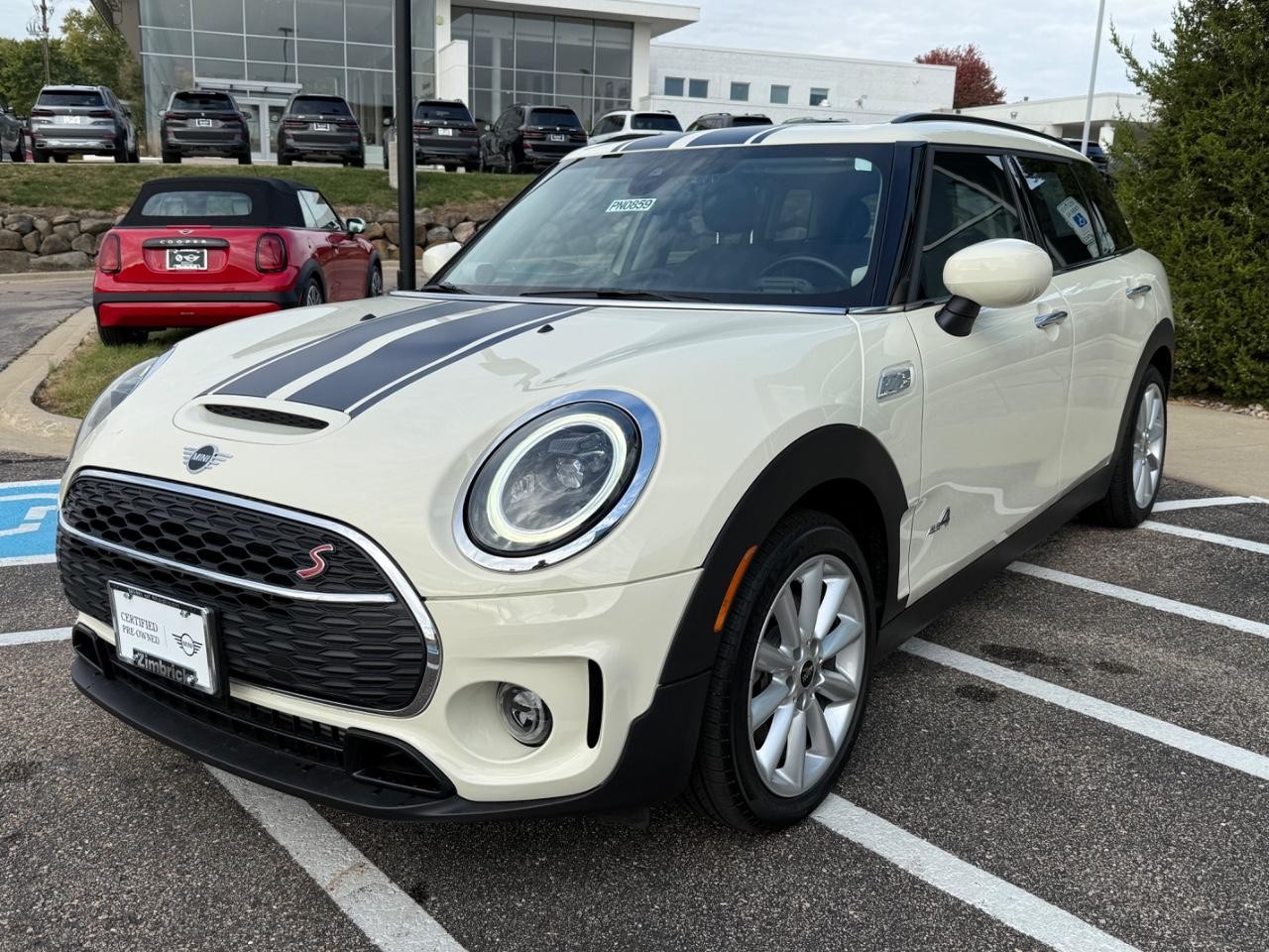 MINI Clubman Vehicle Image 08