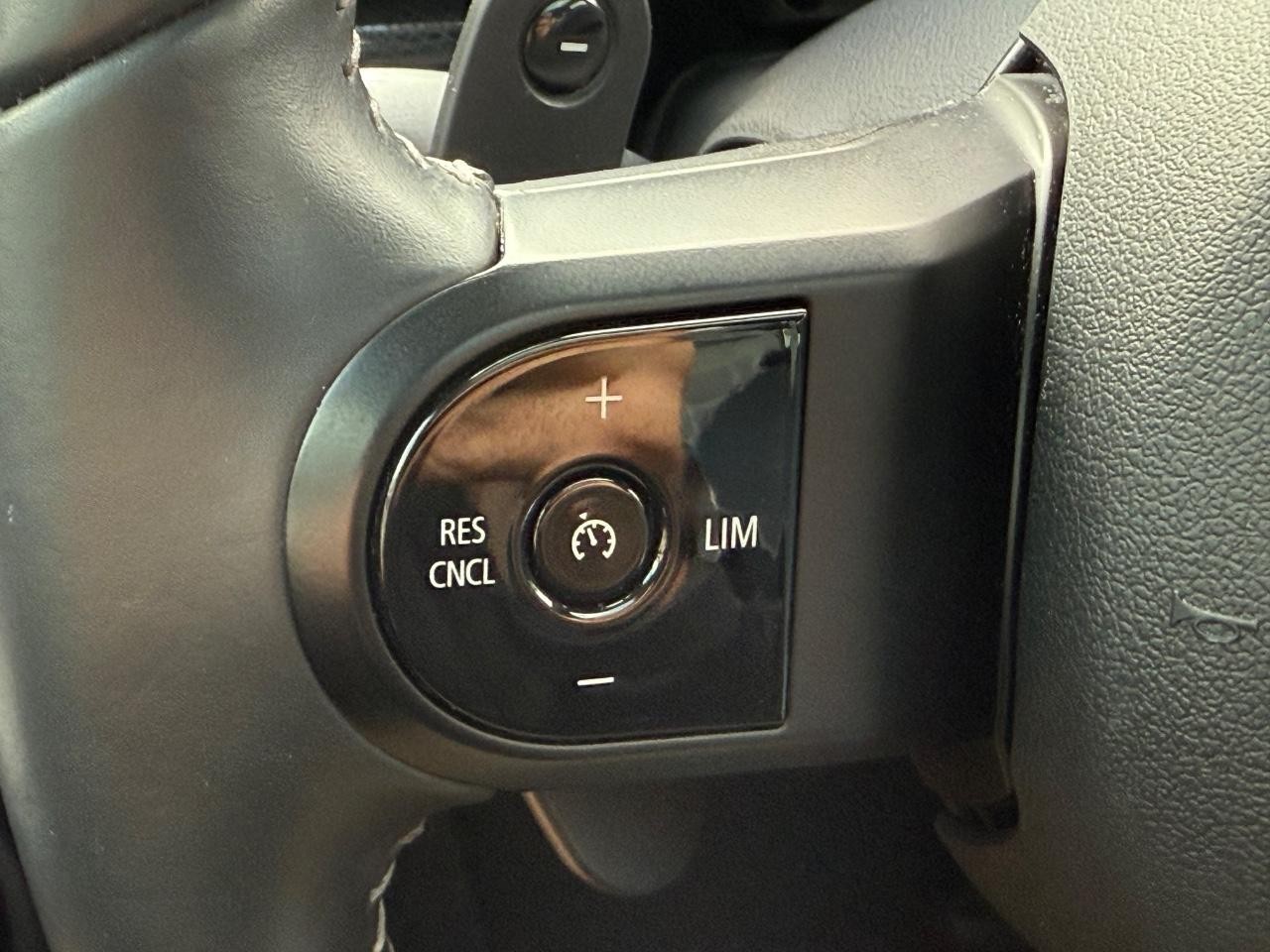 MINI Clubman Vehicle Image 16