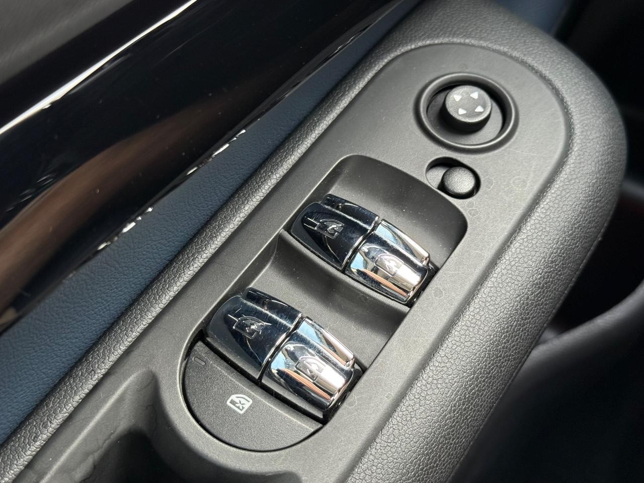 MINI Clubman Vehicle Image 22