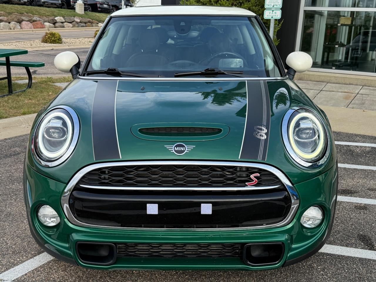 MINI Hardtop 2 Door Vehicle Image 09