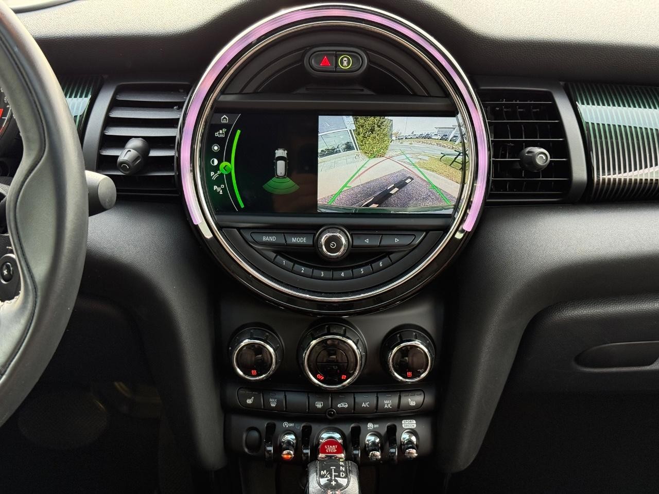 MINI Hardtop 2 Door Vehicle Image 12