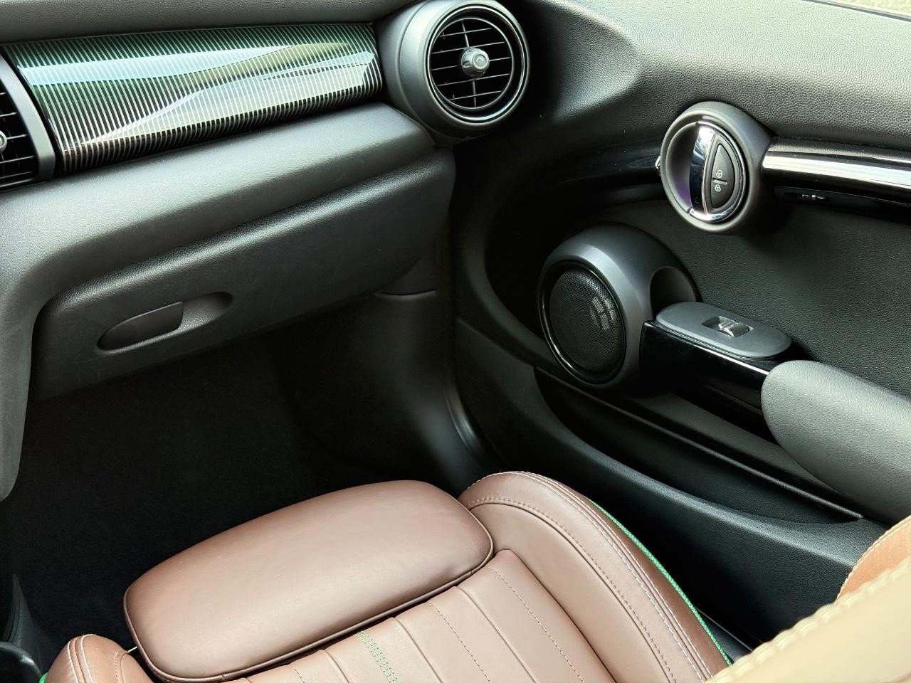 MINI Hardtop 2 Door Vehicle Image 15