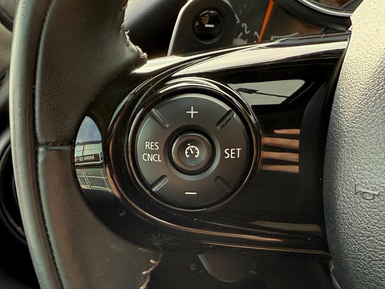 MINI Hardtop 2 Door Vehicle Image 16