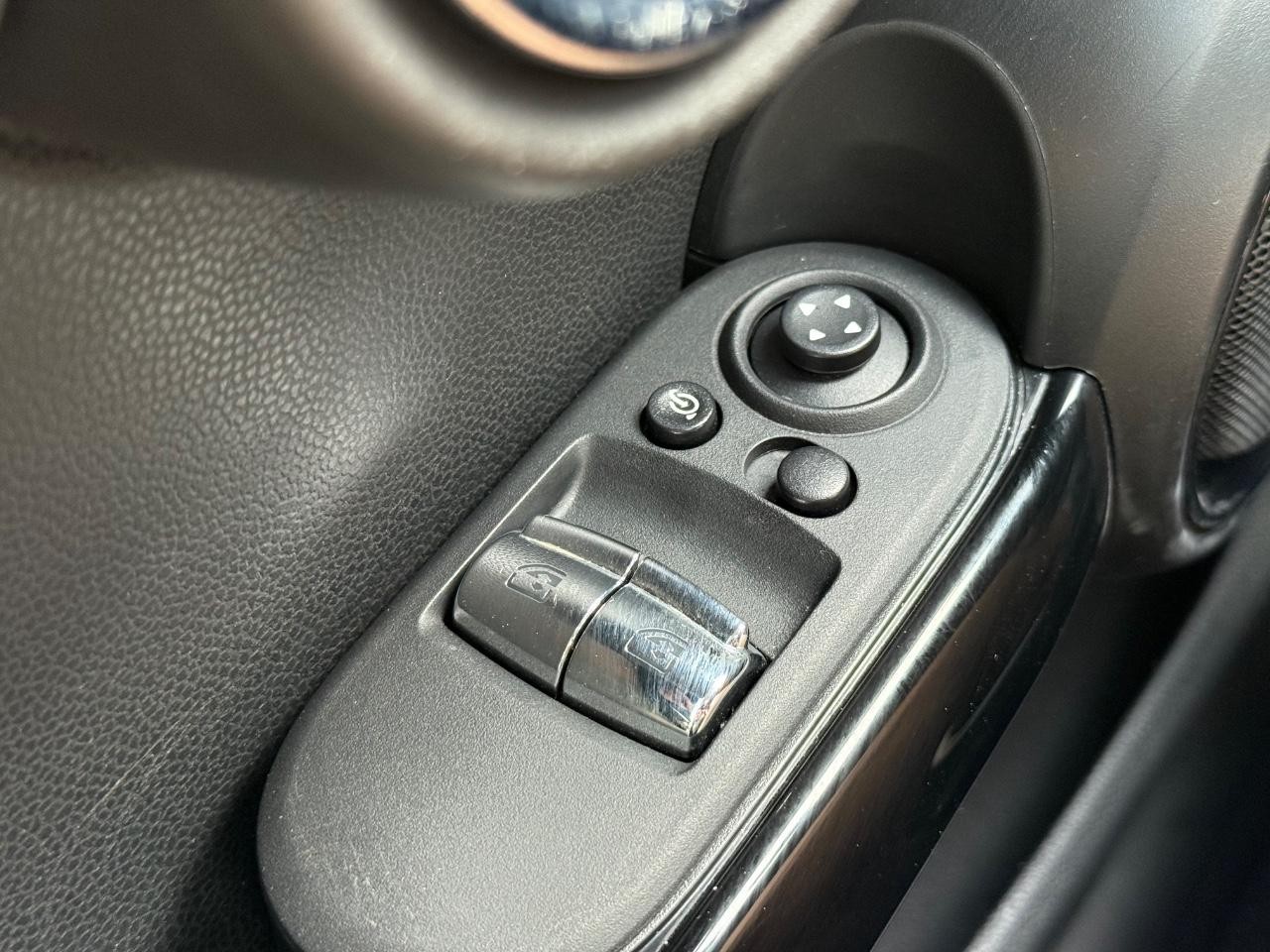MINI Hardtop 2 Door Vehicle Image 21
