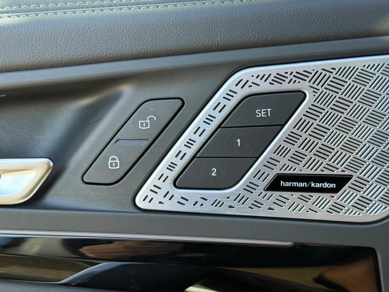 BMW X1 Vehicle Image 15