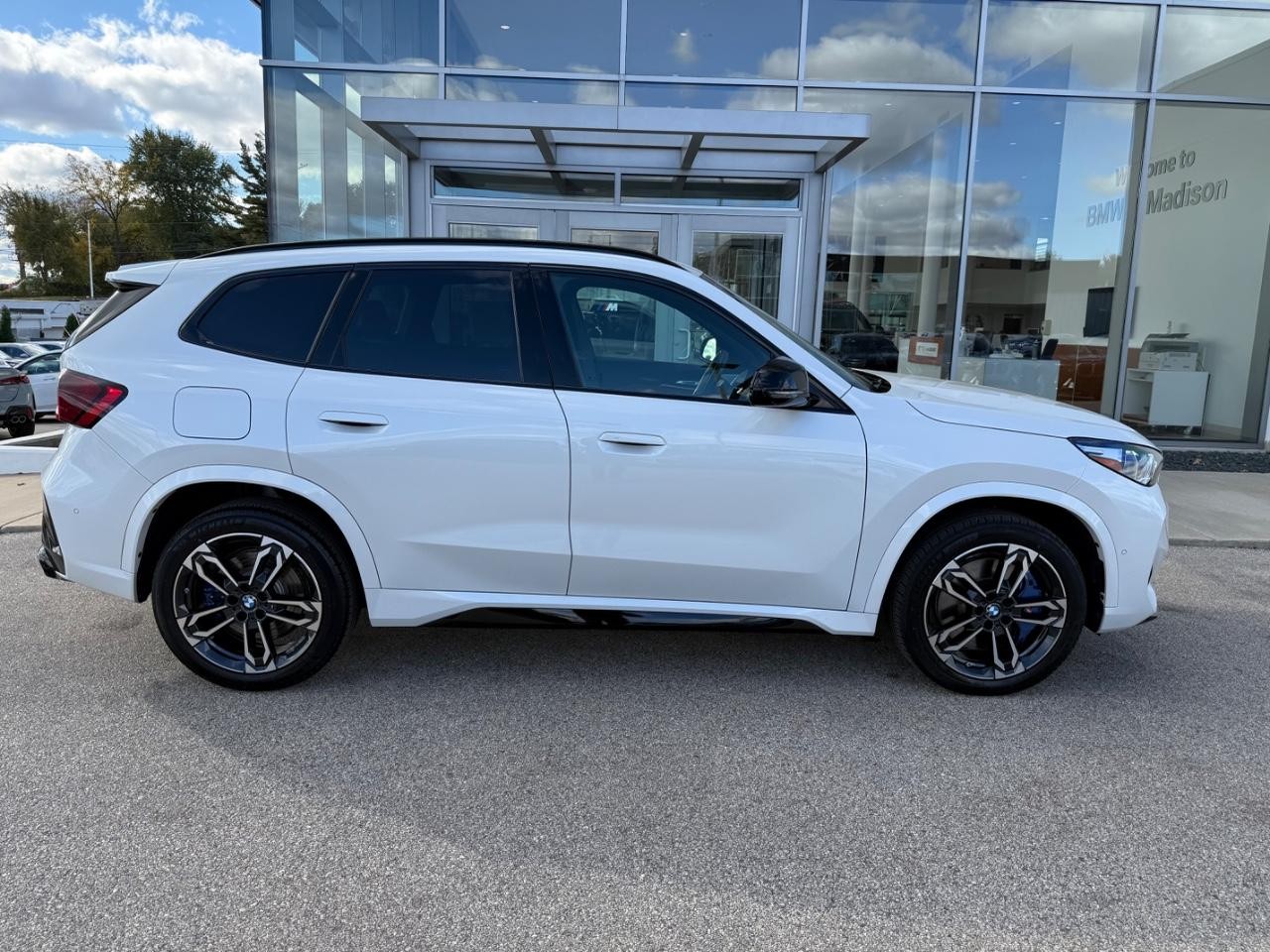 BMW X1 Vehicle Image 02