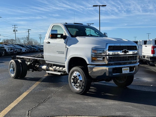 2024 Chevrolet Silverado 4500 Medium Duty Chassis Cab Work Truck's photo