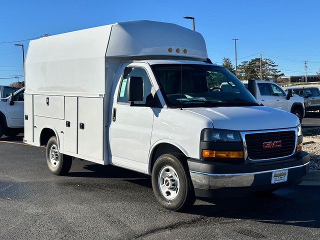 2024 GMC Savana Cutaway Work Van's photo