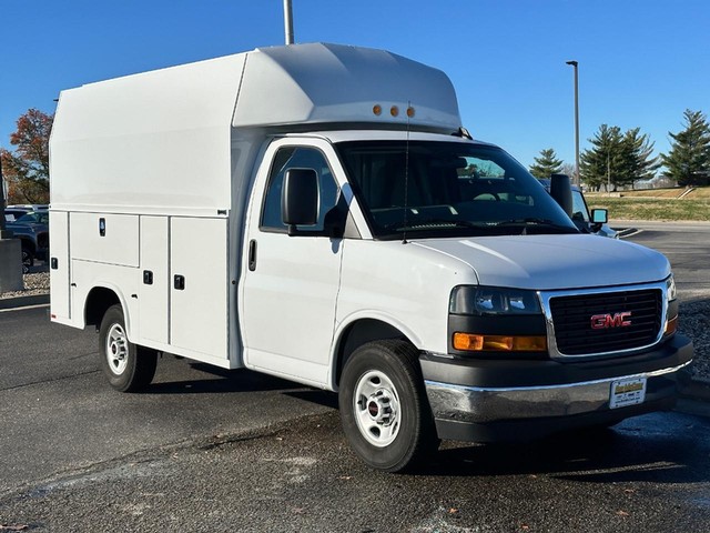 2024 GMC Savana Cutaway Work Van's photo