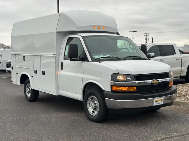 2024 Chevrolet Express Cutaway Base's photo