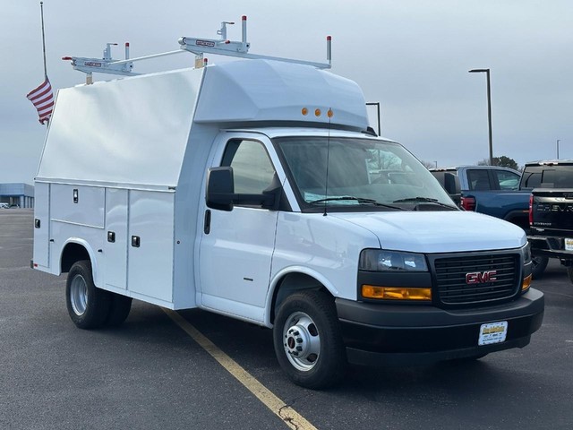 2024 GMC Savana Cutaway Work Van's photo