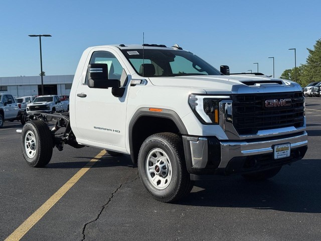 2025 GMC Sierra 3500HD Pro's photo