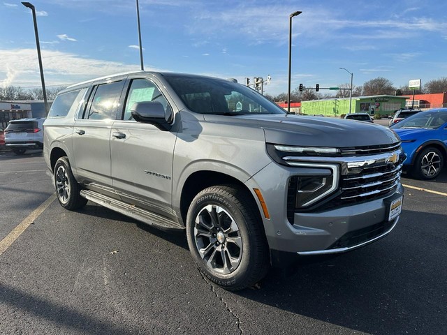 2026 Chevrolet Suburban LT's photo