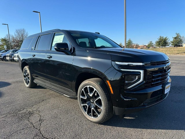 2026 Chevrolet Suburban RST's photo