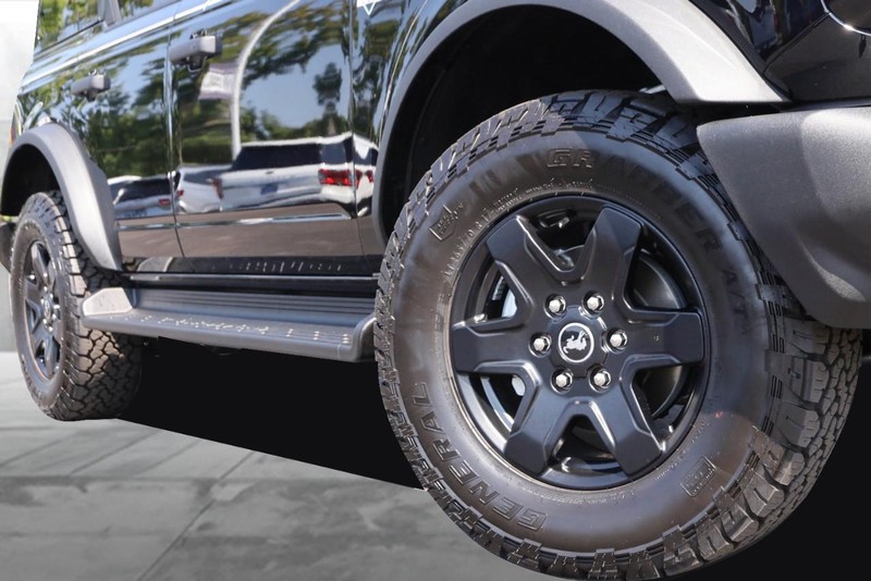 Ford Bronco Vehicle Image 03