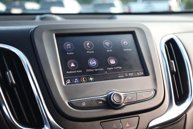 Chevrolet Equinox Vehicle Image 11