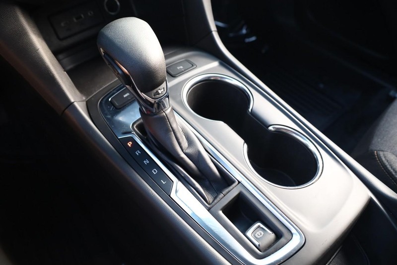 Chevrolet Equinox Vehicle Image 15