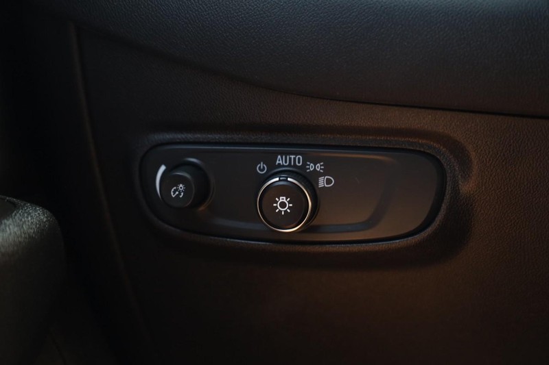 Chevrolet Equinox Vehicle Image 18