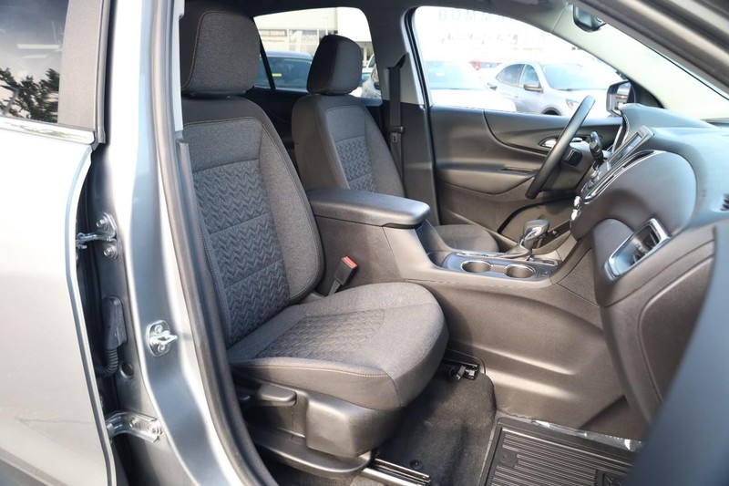 Chevrolet Equinox Vehicle Image 24