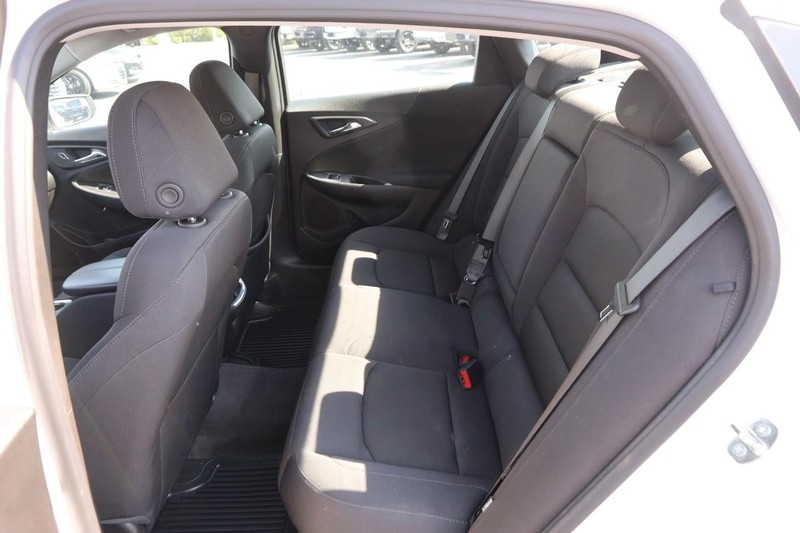 Chevrolet Malibu Vehicle Image 09