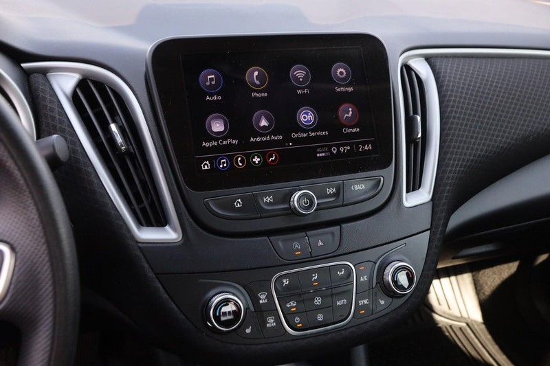 Chevrolet Malibu Vehicle Image 14