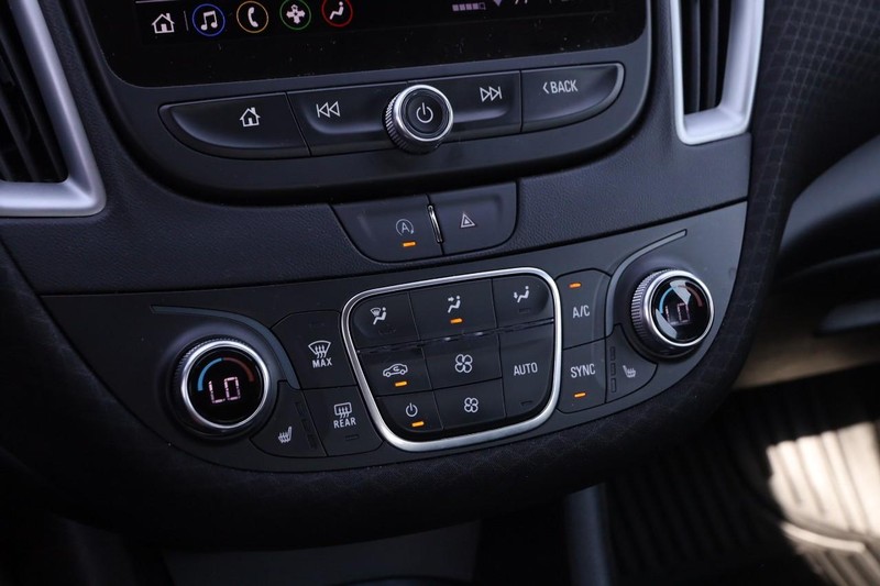 Chevrolet Malibu Vehicle Image 16