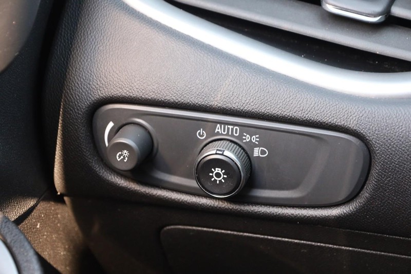 Chevrolet Malibu Vehicle Image 18