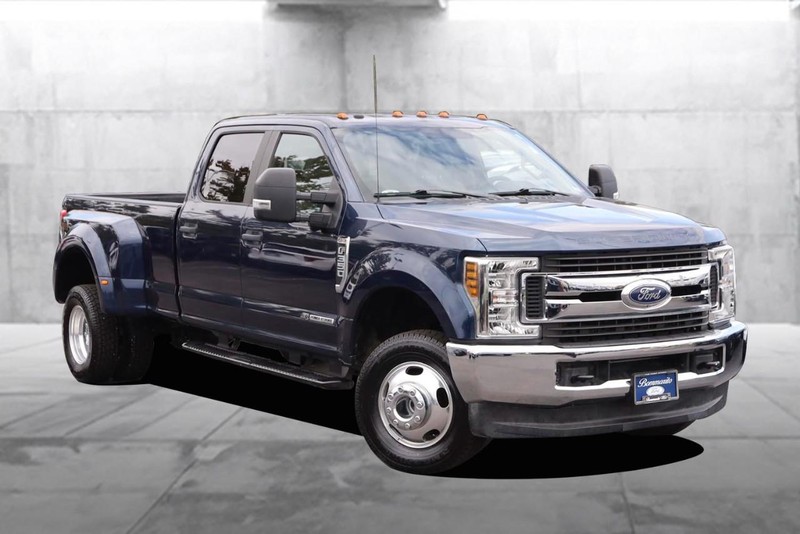 Ford Super Duty F-350 DRW Vehicle Image 02