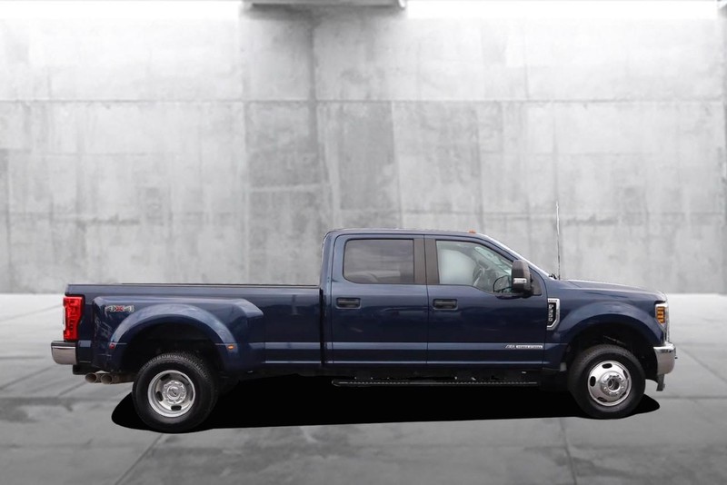 Ford Super Duty F-350 DRW Vehicle Image 05