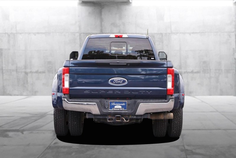 Ford Super Duty F-350 DRW Vehicle Image 06