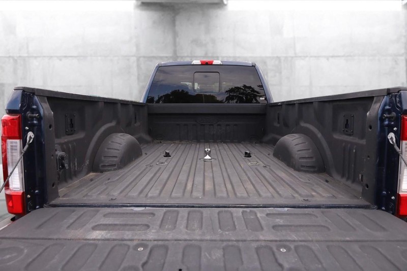 Ford Super Duty F-350 DRW Vehicle Image 07