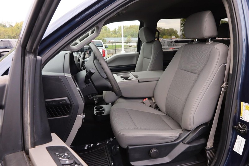 Ford Super Duty F-350 DRW Vehicle Image 11