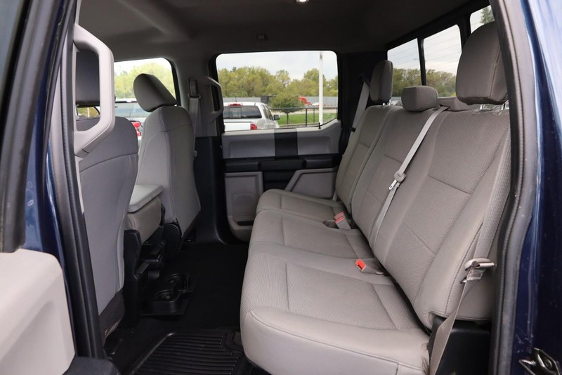 Ford Super Duty F-350 DRW Vehicle Image 12