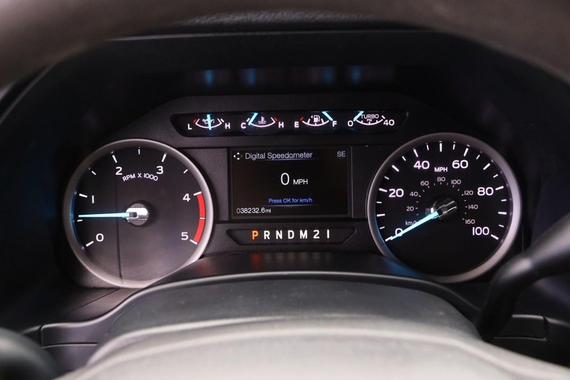 Ford Super Duty F-350 DRW Vehicle Image 16