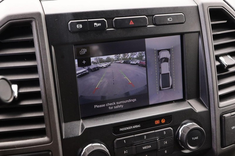 Ford Super Duty F-350 DRW Vehicle Image 18