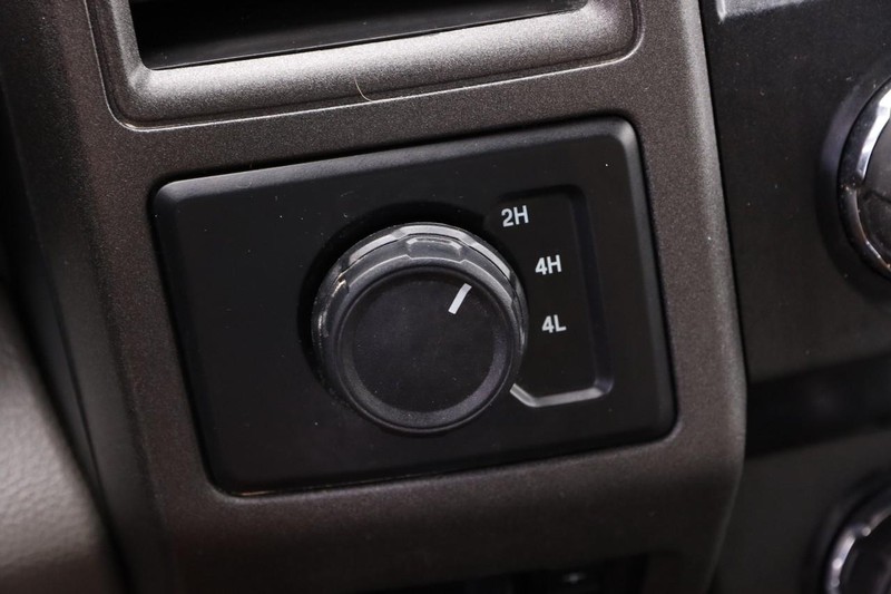 Ford Super Duty F-350 DRW Vehicle Image 20