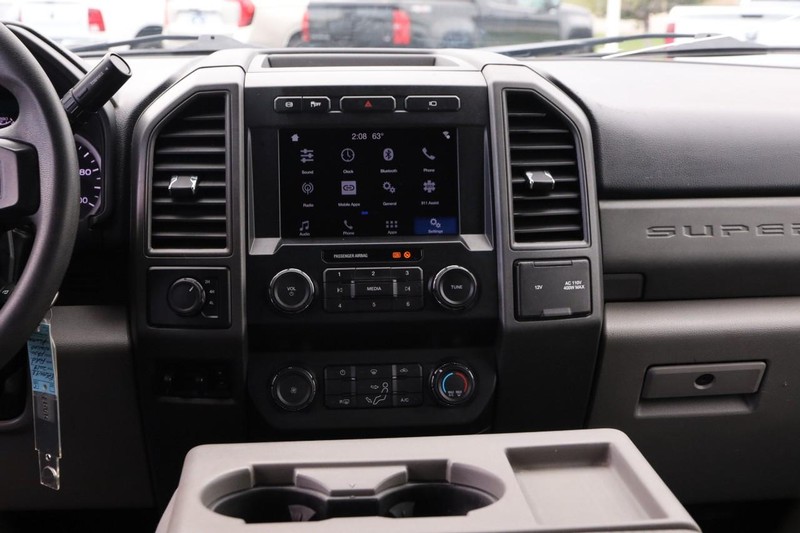 Ford Super Duty F-350 DRW Vehicle Image 25