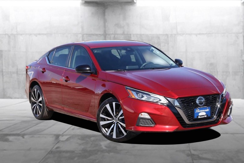 Nissan Altima Vehicle Image 02