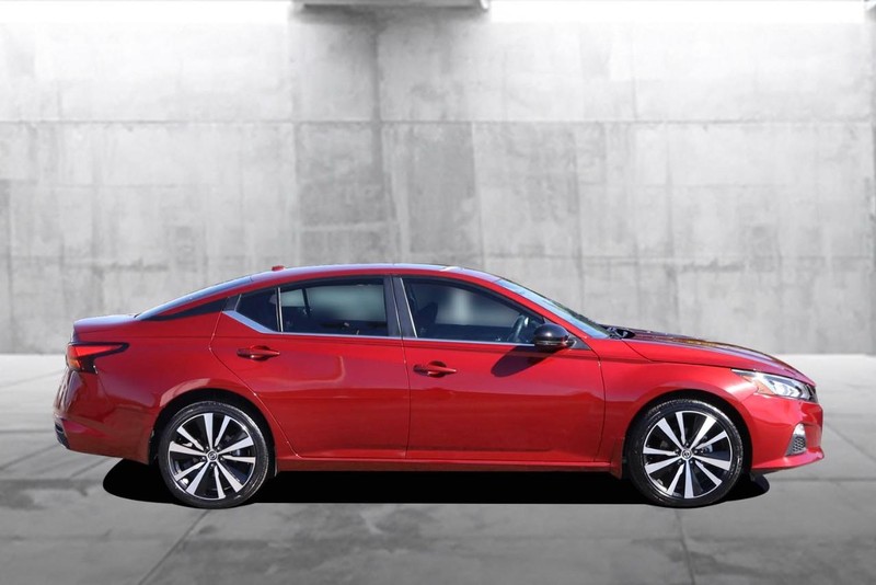 Nissan Altima Vehicle Image 05