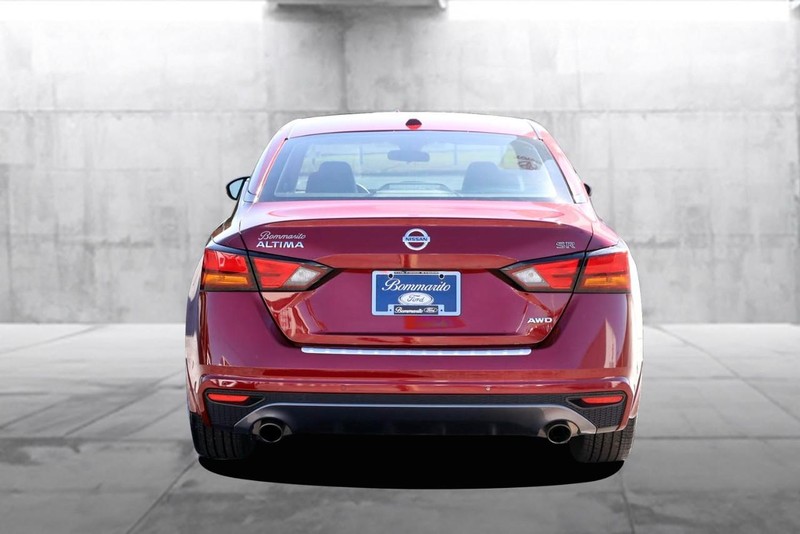 Nissan Altima Vehicle Image 06
