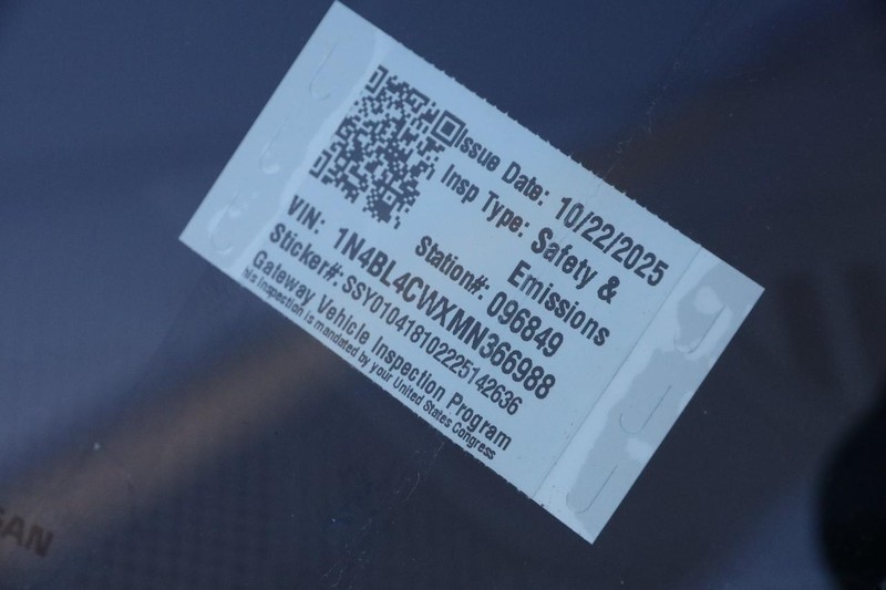Nissan Altima Vehicle Image 07