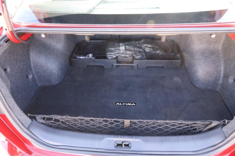 Nissan Altima Vehicle Image 08
