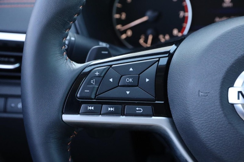 Nissan Altima Vehicle Image 13