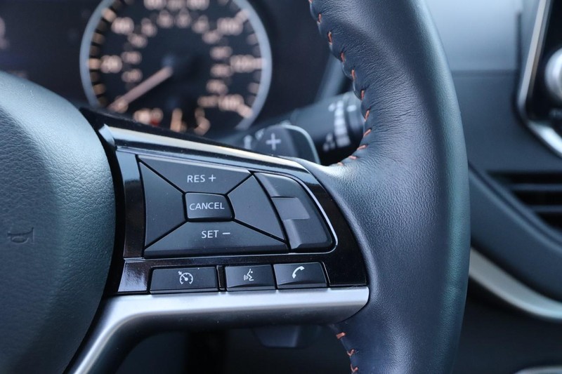 Nissan Altima Vehicle Image 14