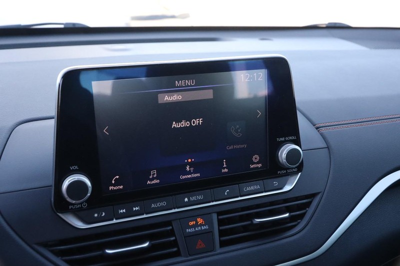 Nissan Altima Vehicle Image 17