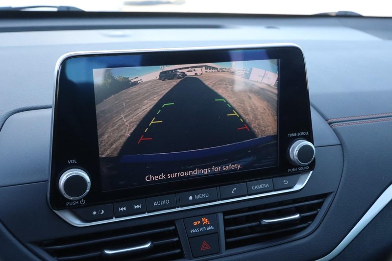 Nissan Altima Vehicle Image 18
