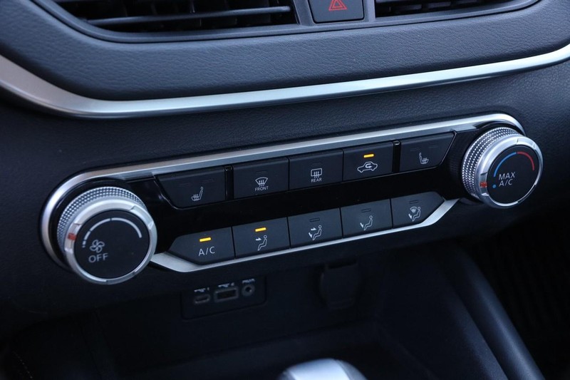 Nissan Altima Vehicle Image 19