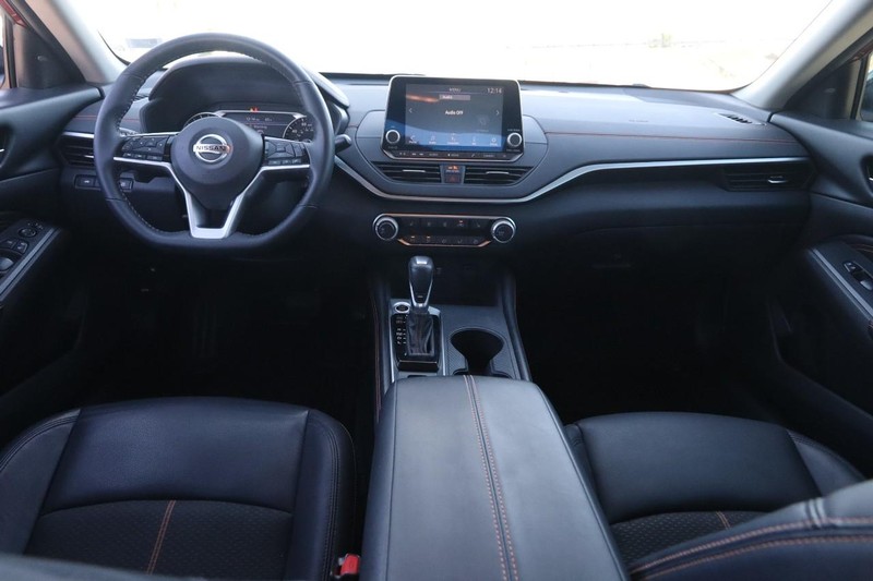 Nissan Altima Vehicle Image 21