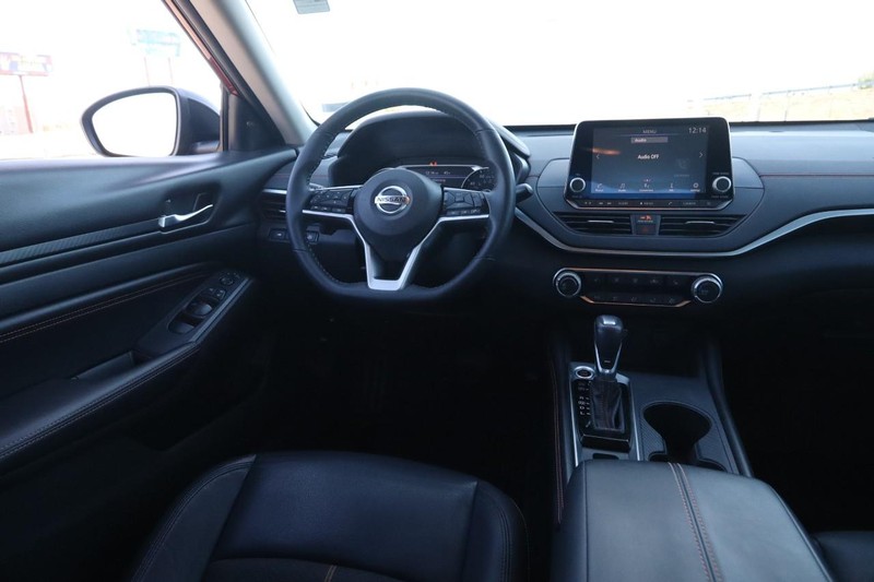 Nissan Altima Vehicle Image 22