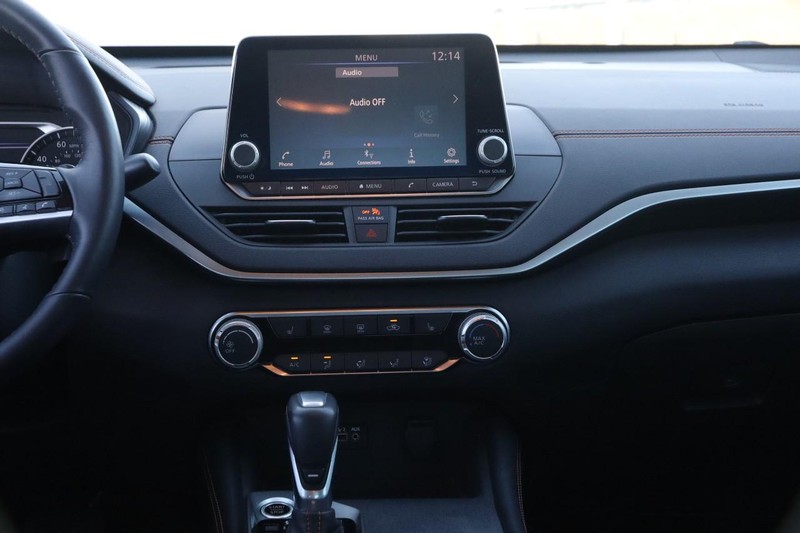 Nissan Altima Vehicle Image 24